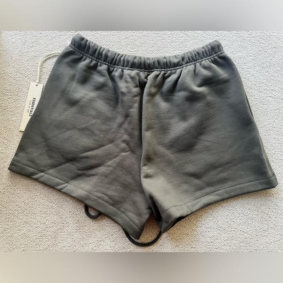 Fear of God Essentials Sweat short. - Picture 3 of 4